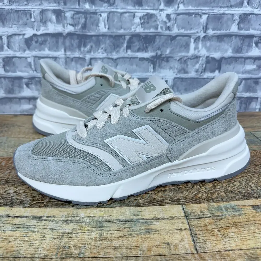 New Balance 997R Classics Green Beige U997REF Mens Size 9.5 / Womens 11 NWOB